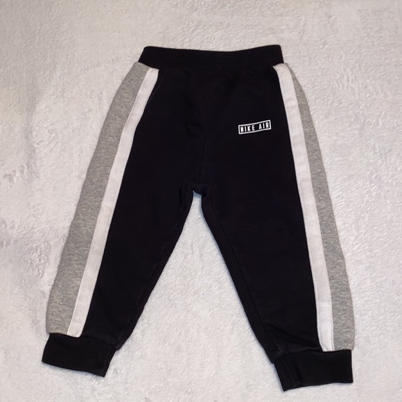 Nike toddler hoodie & jogger set (24M) - Picture 7 of 9